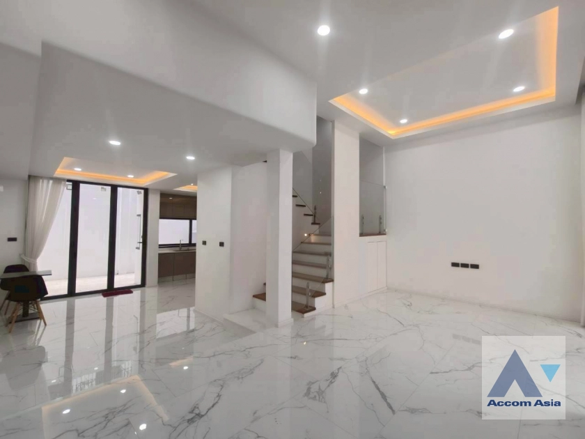  1  4 br Townhouse For Sale in Sukhumvit ,Bangkok BTS Asok AA42261