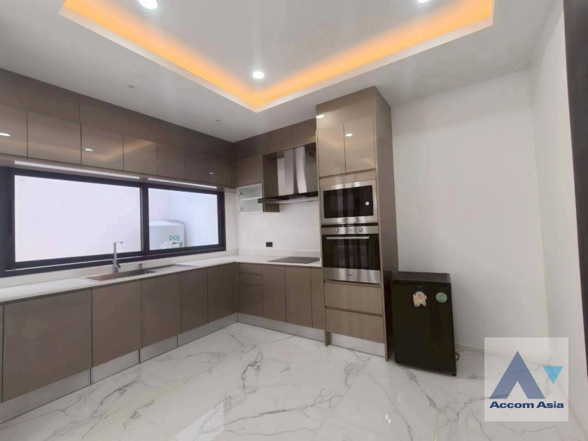 6  4 br Townhouse For Sale in Sukhumvit ,Bangkok BTS Asok AA42261