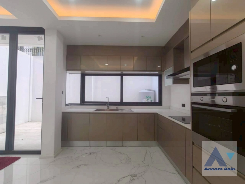 7  4 br Townhouse For Sale in Sukhumvit ,Bangkok BTS Asok AA42261