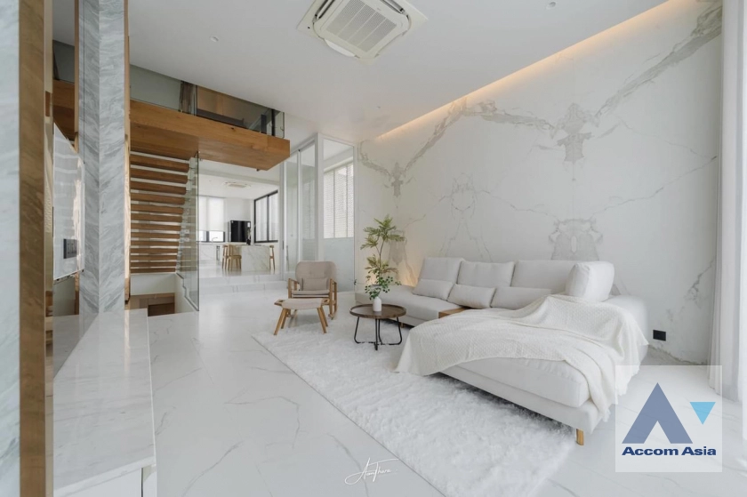  2  3 br House for rent and sale in Sukhumvit ,Bangkok BTS Ekkamai AA42271