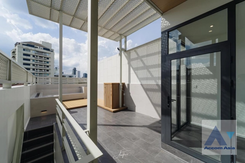 18  3 br House for rent and sale in Sukhumvit ,Bangkok BTS Ekkamai AA42271