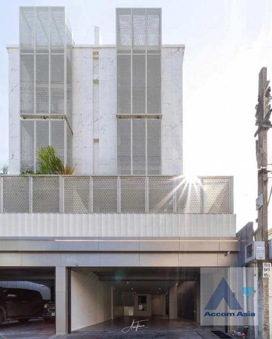  1  3 br House for rent and sale in Sukhumvit ,Bangkok BTS Ekkamai AA42271