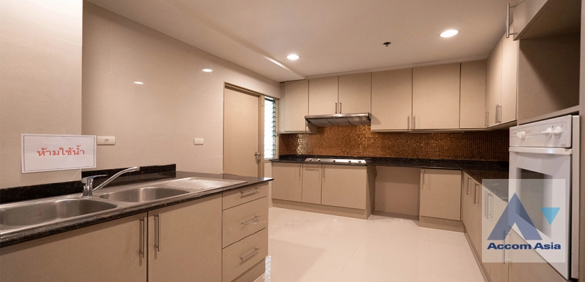unit 3 Bedrooms  Apartment For Rent in Sukhumvit, Bangkok  near BTS Asok - MRT Sukhumvit (AA42272)