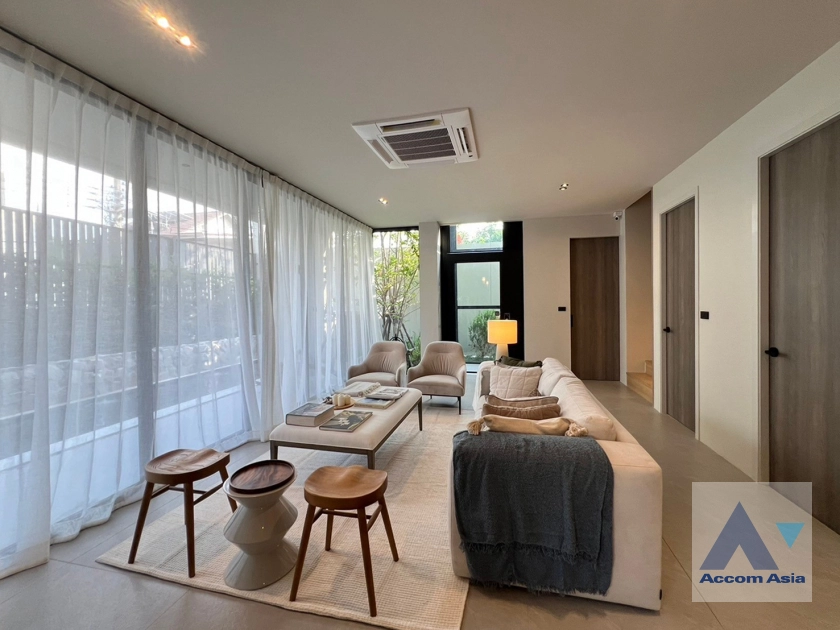 5  4 br House for rent and sale in Sukhumvit ,Bangkok BTS Phra khanong AA42273