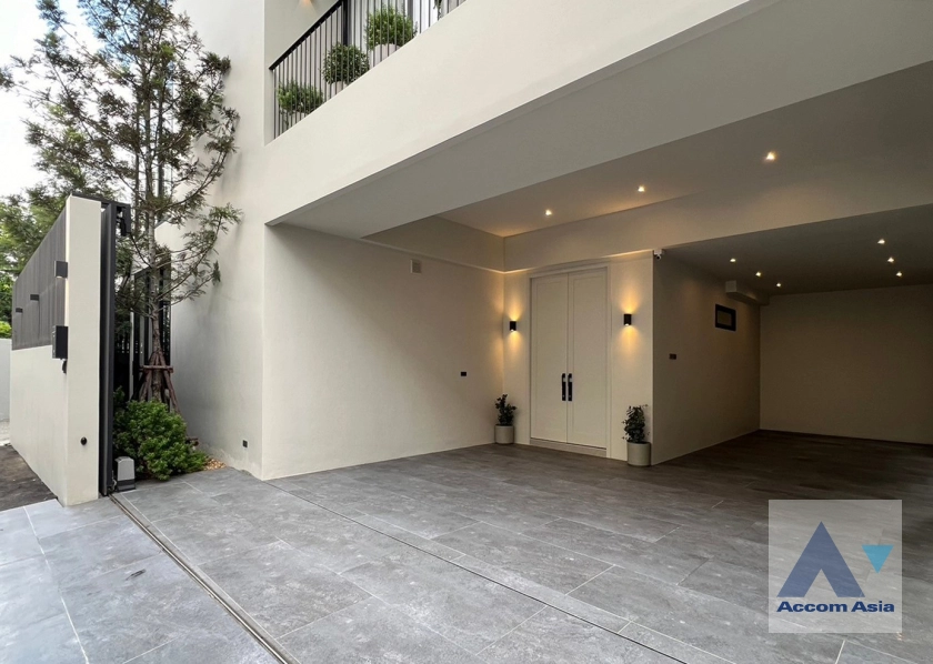 12  4 br House for rent and sale in Sukhumvit ,Bangkok BTS Phra khanong AA42273