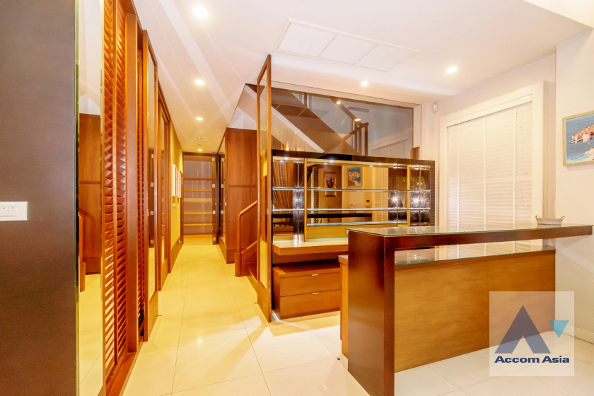 8  3 br House for rent and sale in Ramkhamhaeng ,Bangkok MRT Si Kritha at Baan Issara Rama 9 AA42276