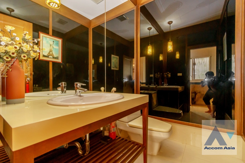 13  3 br House for rent and sale in Ramkhamhaeng ,Bangkok MRT Si Kritha at Baan Issara Rama 9 AA42276