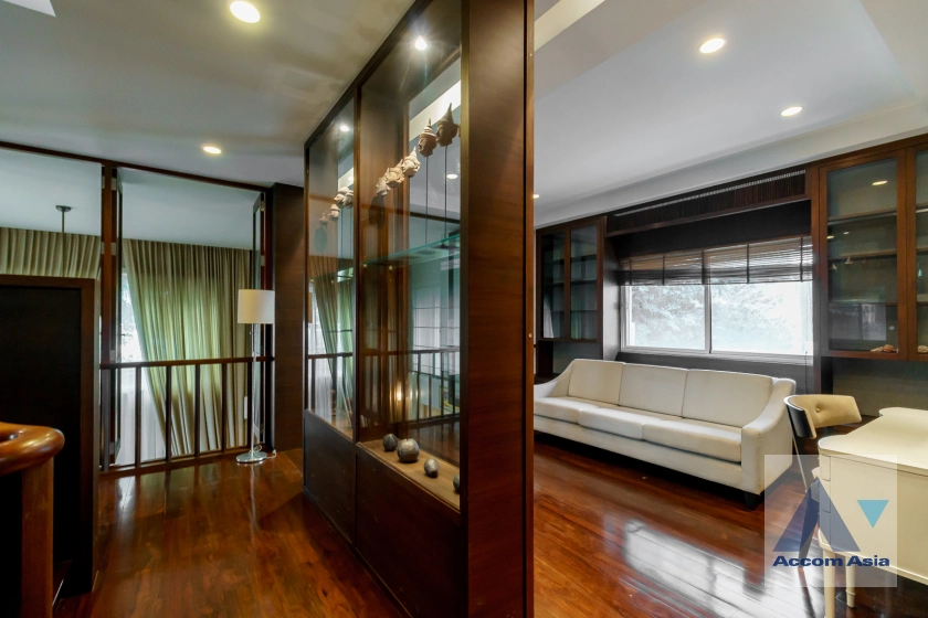 16  3 br House for rent and sale in Ramkhamhaeng ,Bangkok MRT Si Kritha at Baan Issara Rama 9 AA42276