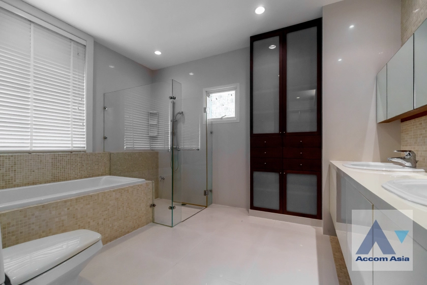 26  3 br House for rent and sale in Ramkhamhaeng ,Bangkok MRT Si Kritha at Baan Issara Rama 9 AA42276