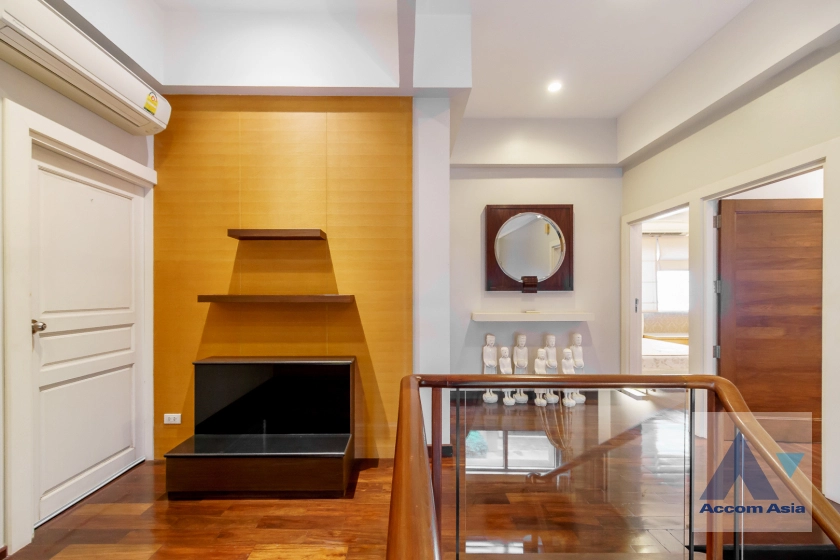 31  3 br House for rent and sale in Ramkhamhaeng ,Bangkok MRT Si Kritha at Baan Issara Rama 9 AA42276