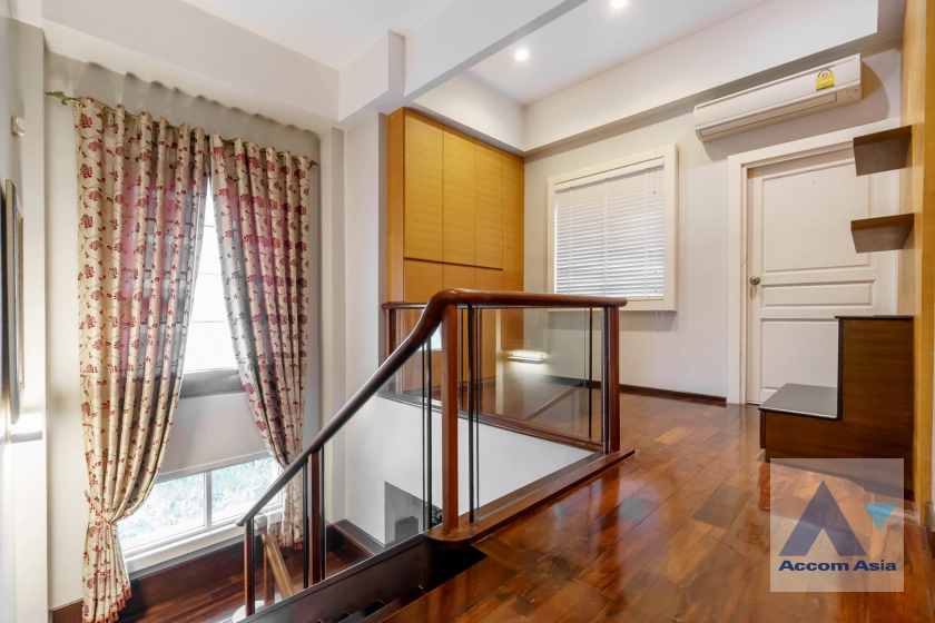 32  3 br House for rent and sale in Ramkhamhaeng ,Bangkok MRT Si Kritha at Baan Issara Rama 9 AA42276