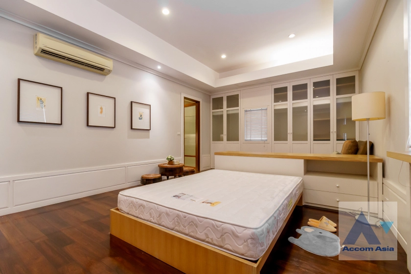 40  3 br House for rent and sale in Ramkhamhaeng ,Bangkok MRT Si Kritha at Baan Issara Rama 9 AA42276