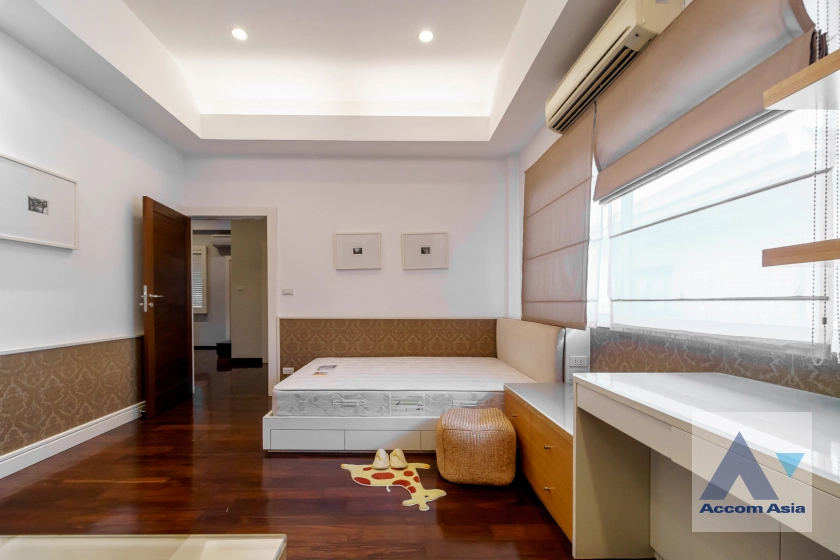 43  3 br House for rent and sale in Ramkhamhaeng ,Bangkok MRT Si Kritha at Baan Issara Rama 9 AA42276