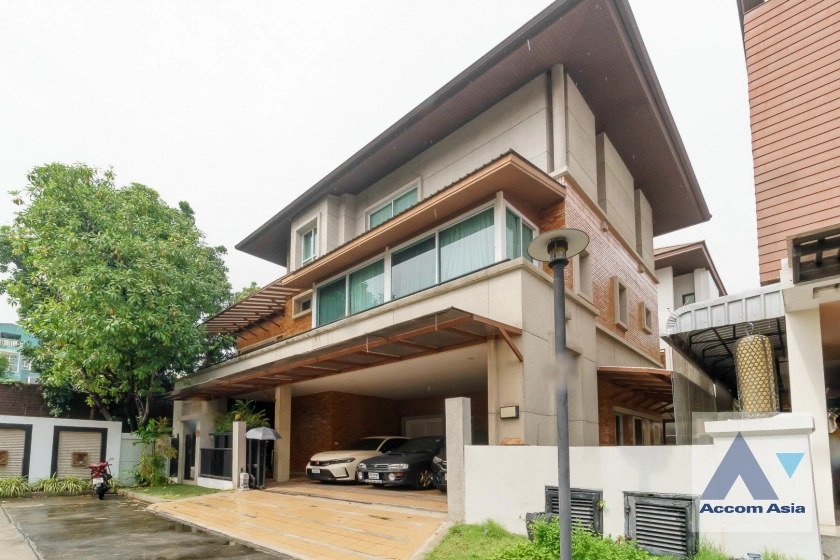 46  3 br House for rent and sale in Ramkhamhaeng ,Bangkok MRT Si Kritha at Baan Issara Rama 9 AA42276