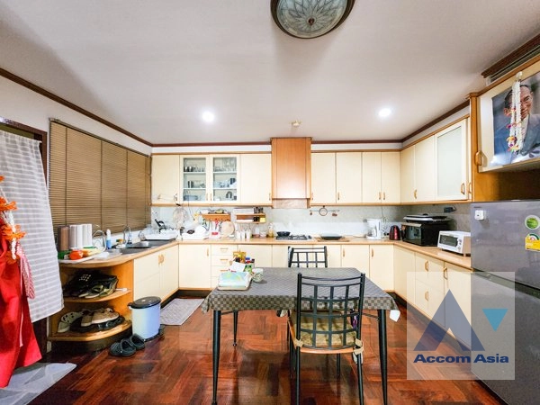 unit 3 Bedrooms  Condominium For Sale in Sukhumvit, Bangkok  near BTS Thong Lo (AA42282)