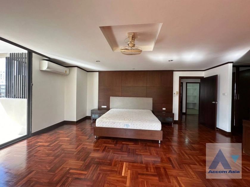 unit 3 Bedrooms  Apartment For Rent in Sukhumvit, Bangkok  near BTS Phrom Phong (AA42286)