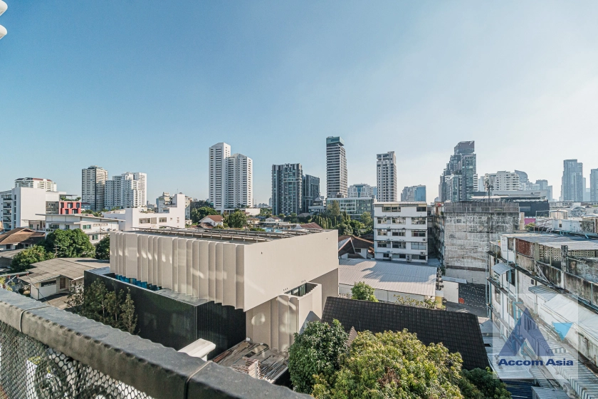 14  2 br Apartment For Rent in Sukhumvit ,Bangkok BTS Ekkamai at New Modern Classic Apartment, Near Main Street AA42312