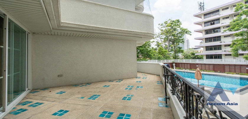 unit 2 Bedrooms  Apartment For Rent in Sukhumvit, Bangkok  near BTS Phrom Phong (AA42313)