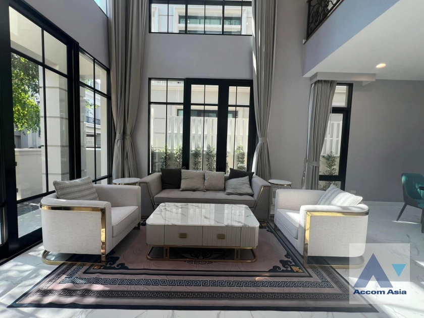 unitElegant European-Style Home with Western Kitchen (AA42346)