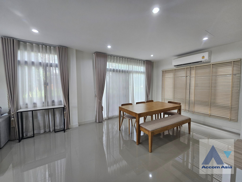 unitPet friendly |  4 Bedrooms  House For Rent in Pattanakarn, Bangkok  near ARL Ban Thap Chang (AA42350)
