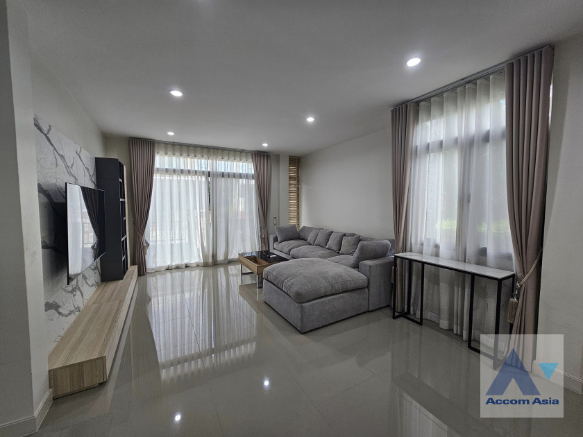 unitPet friendly |  4 Bedrooms  House For Rent in Pattanakarn, Bangkok  near ARL Ban Thap Chang (AA42350)