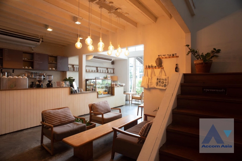 unit 1 Bedroom  House For Rent in Sukhumvit, Bangkok  near BTS Phrom Phong (AA42366)