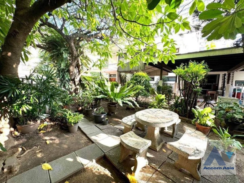 7  3 br House for rent and sale in Sukhumvit ,Bangkok BTS Ekkamai AA42371