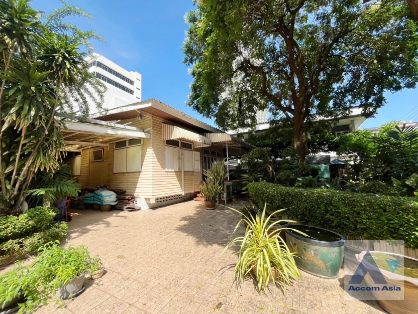 6  3 br House for rent and sale in Sukhumvit ,Bangkok BTS Ekkamai AA42371