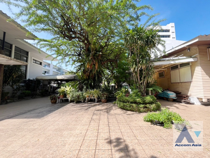 24  3 br House for rent and sale in Sukhumvit ,Bangkok BTS Ekkamai AA42371