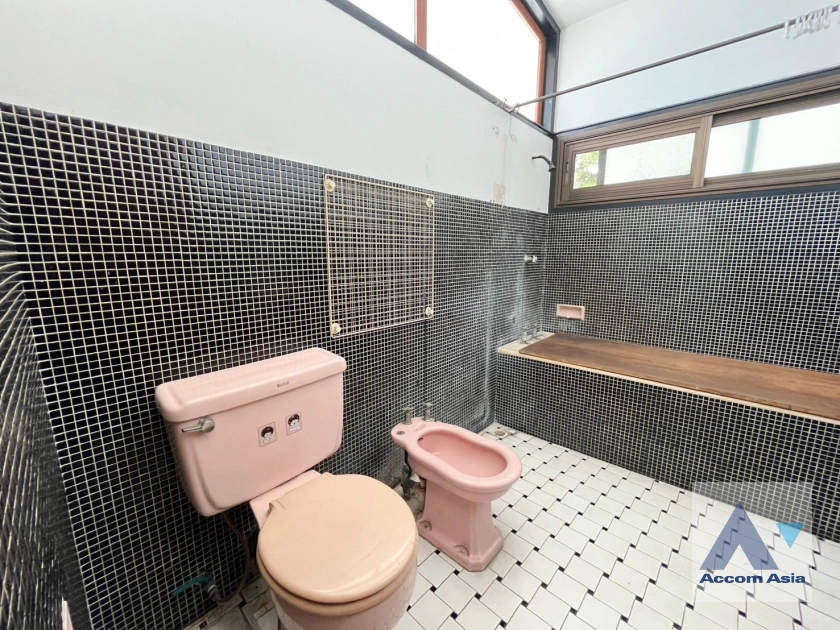 21  3 br House for rent and sale in Sukhumvit ,Bangkok BTS Ekkamai AA42371