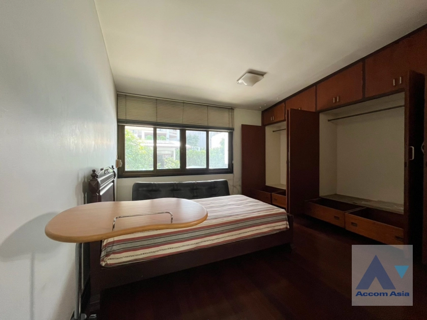 19  3 br House for rent and sale in Sukhumvit ,Bangkok BTS Ekkamai AA42371