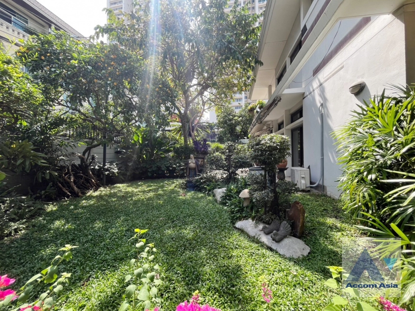 5  3 br House for rent and sale in Sukhumvit ,Bangkok BTS Ekkamai AA42371