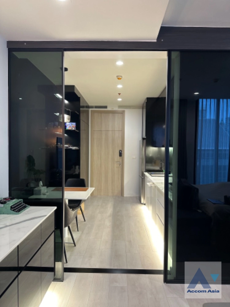 unit 1 Bedroom  Condominium For Sale in Ploenchit, Bangkok  near BTS Ploenchit (AA42378)