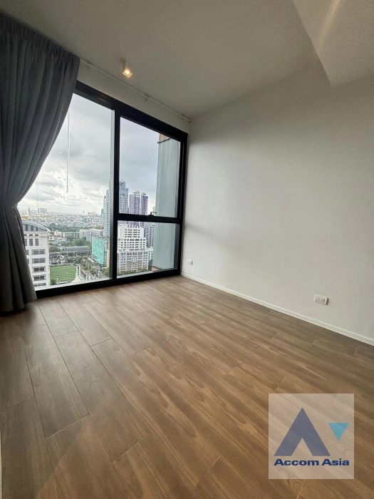 unit 1 Bedroom  Condominium For Sale in Silom, Bangkok  near BTS Surasak (AA42392)