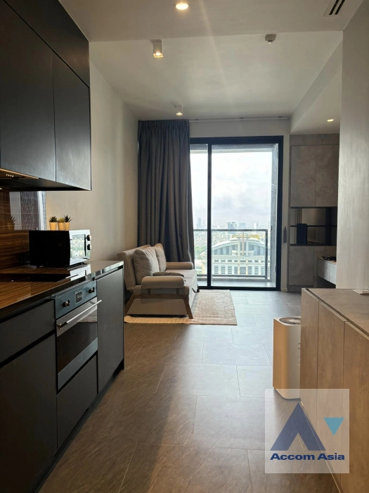 unit 1 Bedroom  Condominium For Sale in Silom, Bangkok  near BTS Surasak (AA42392)