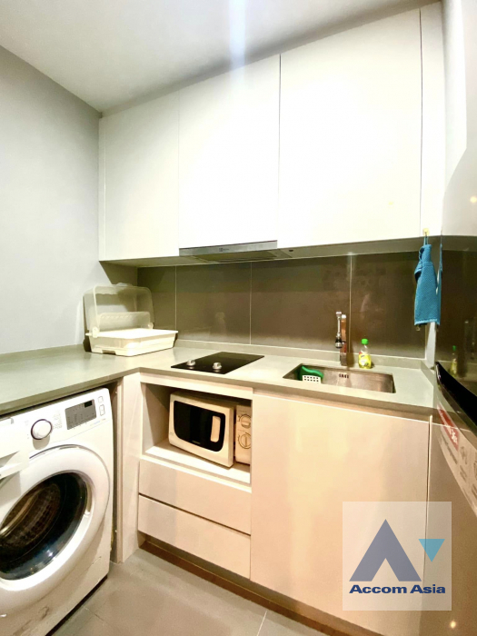 unit 1 Bedroom  Condominium For Sale in Sukhumvit, Bangkok  near BTS Ekkamai (AA42401)
