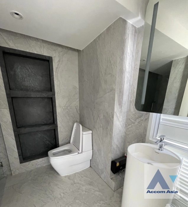 4  4 br House For Sale in Sukhumvit ,Bangkok BTS Ekkamai AA42407