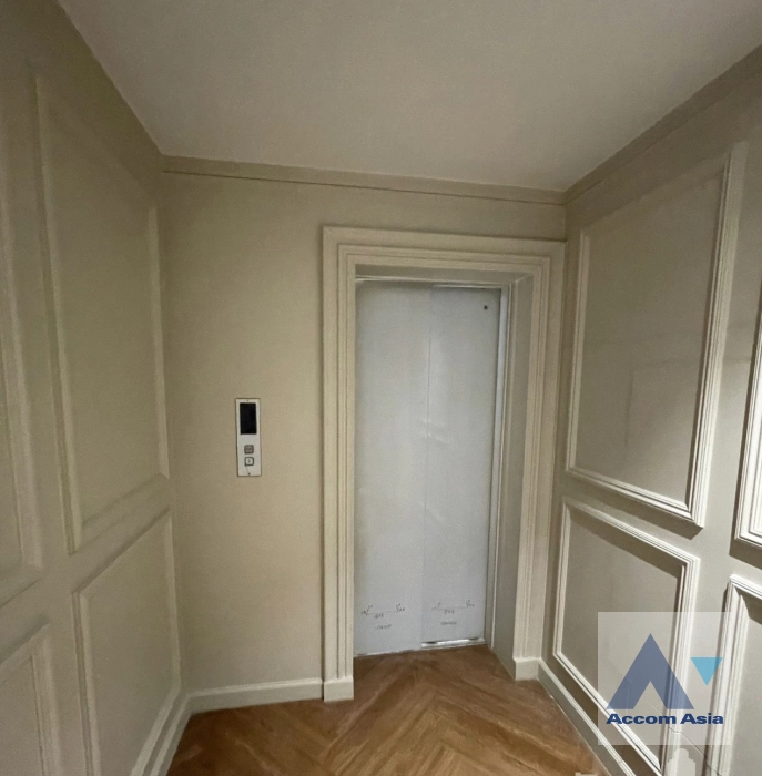 6  4 br House For Sale in Sukhumvit ,Bangkok BTS Ekkamai AA42407