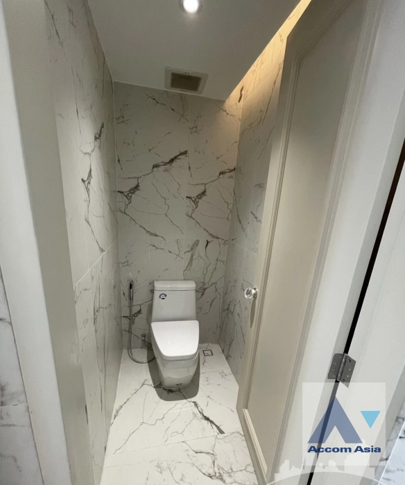 5  4 br House For Sale in Sukhumvit ,Bangkok BTS Ekkamai AA42407