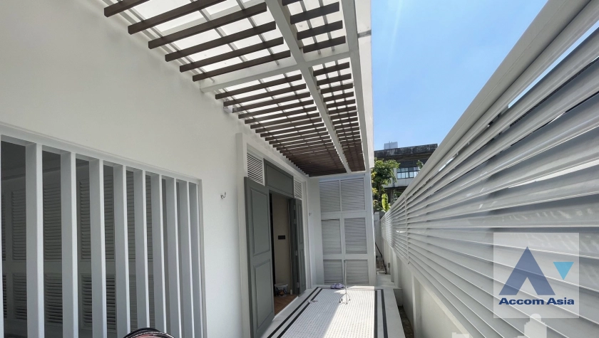 7  4 br House For Sale in Sukhumvit ,Bangkok BTS Ekkamai AA42407