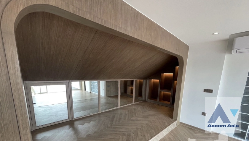  2  4 br House For Sale in Sukhumvit ,Bangkok BTS Ekkamai AA42407