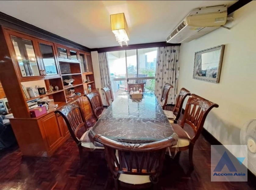 unit 4 Bedrooms  Condominium For Rent in Sukhumvit, Bangkok  near BTS Ekkamai (AA42413)
