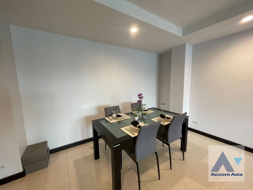 unit 2 Bedrooms  Condominium For Rent in Sukhumvit, Bangkok  near BTS Ekkamai (AA42418)