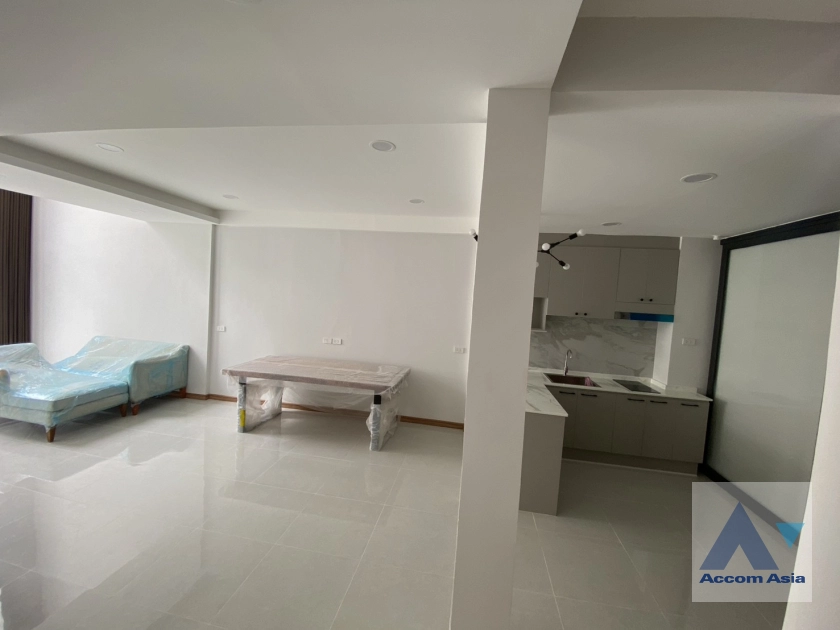 5  3 br Townhouse for rent and sale in Sukhumvit ,Bangkok BTS Ekkamai AA42420
