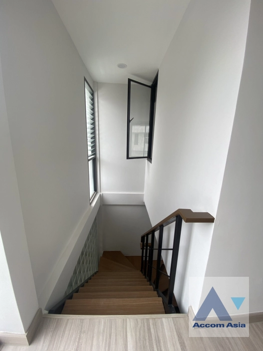 11  3 br Townhouse for rent and sale in Sukhumvit ,Bangkok BTS Ekkamai AA42420