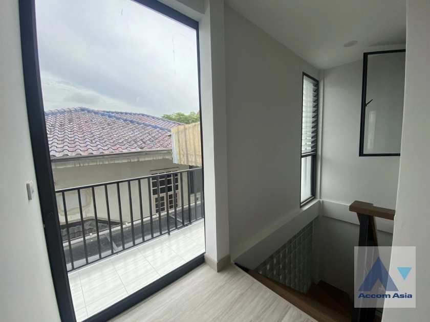 20  3 br Townhouse for rent and sale in Sukhumvit ,Bangkok BTS Ekkamai AA42420