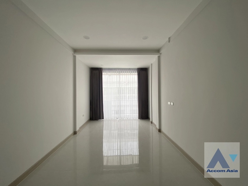 15  3 br Townhouse for rent and sale in Sukhumvit ,Bangkok BTS Ekkamai AA42420