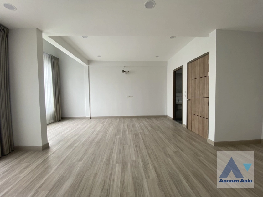 17  3 br Townhouse for rent and sale in Sukhumvit ,Bangkok BTS Ekkamai AA42420