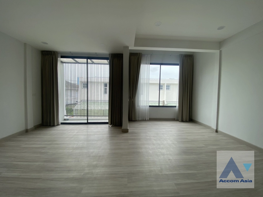 19  3 br Townhouse for rent and sale in Sukhumvit ,Bangkok BTS Ekkamai AA42420
