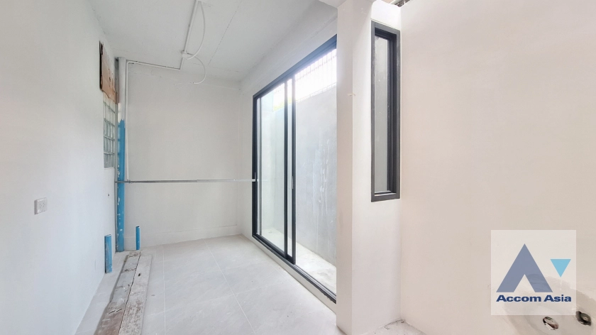 22  3 br Townhouse for rent and sale in Sukhumvit ,Bangkok BTS Ekkamai AA42421